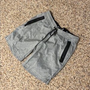 PERFECT CONDITION MENS AMERICAN EAGLE SHORTS